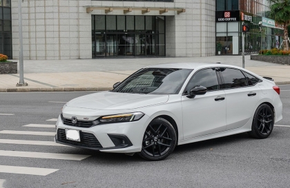 Vì sao Honda Civic kêu tít tít khi đóng cửa?