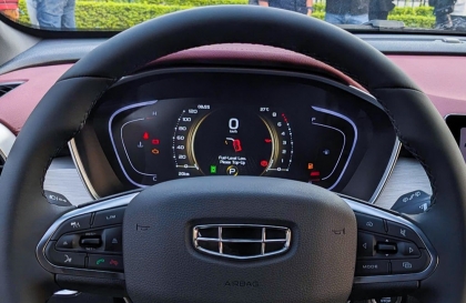 Geely Coolray đề máy không lên có cách nào khắc phục không?