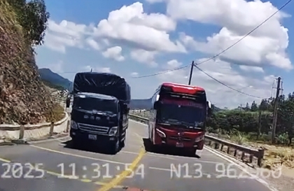 Ý thức giao thông: Tài xế xe khách nhận 