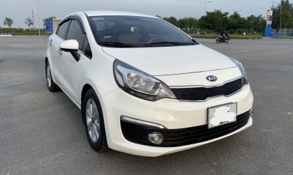 Sao xe Kia Rio bị giật khi đi số cao thế ạ?