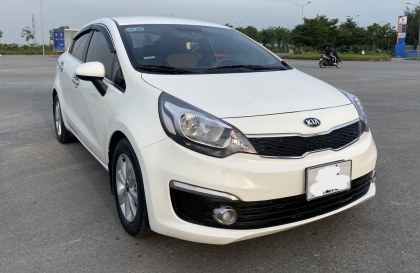 Sao xe Kia Rio bị giật khi đi số cao thế ạ?
