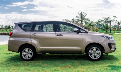 Xin hướng khắc phục loa hàng ghế giữa xe Innova không hoạt động