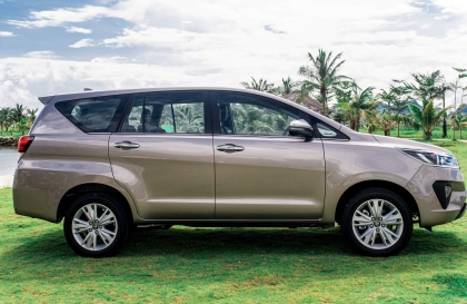 Xin hướng khắc phục loa hàng ghế giữa xe Innova không hoạt động