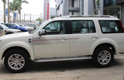 Ford Everest kéo phanh tay vẫn bị trôi là sao?