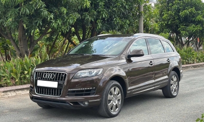 Audi Q7 có tự gập gương khi khóa cửa không?