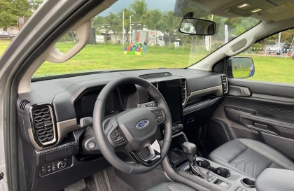 Ford Everest bị rung lắc khi đứng im đạp ga là bị gì?