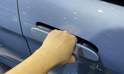 Trung Quốc không cấm tay nắm cửa ô tô dạng ẩn, nhưng xiết quy định vì an toàn