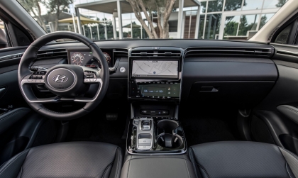 Làm sao để update phần mềm Hyundai Tucson có bản đồ Việt Nam ạ?