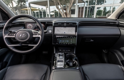 Làm sao để update phần mềm Hyundai Tucson có bản đồ Việt Nam ạ?