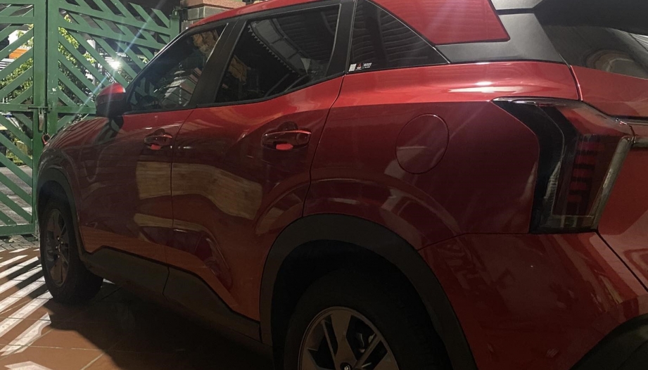 Xe mitsubishi xforce lùi vào nhà có tiếng phanh kẹt kẹt là sao?