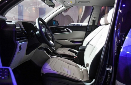 Kia Caren bị kẹt thắng, cần anh em tư vấn cách xử lý ạ?