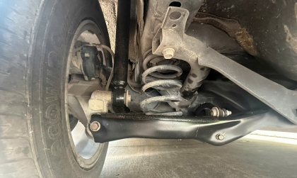 Honda Civic có tiếng lọc xọc khi quá gờ giảm tốc có phải vấn đề khung gầm?