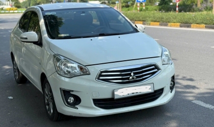 Xin anh em chỉ giáo lỗi đèn của Mitsu Attrage