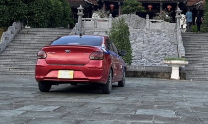 Lỗi xi nhan của Kia Soluto thế này thì phải xử lý sao các bác?