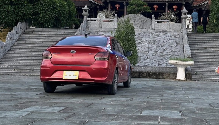 Lỗi xi nhan của Kia Soluto thế này thì phải xử lý sao các bác?