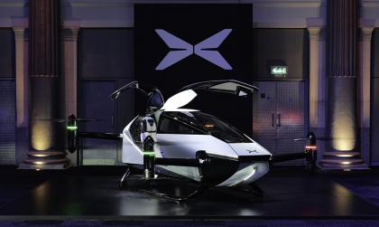 Hai taxi bay Trung Quốc đâm vào nhau trong triển lãm, ngay trước khi sản xuất hàng loạt