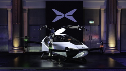 Hai taxi bay Trung Quốc đâm vào nhau trong triển lãm, ngay trước khi sản xuất hàng loạt