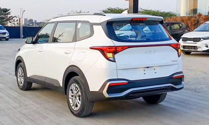 Xin các cao nhân chỉ giáo lỗi kẹt cửa hậu của Kia Carens