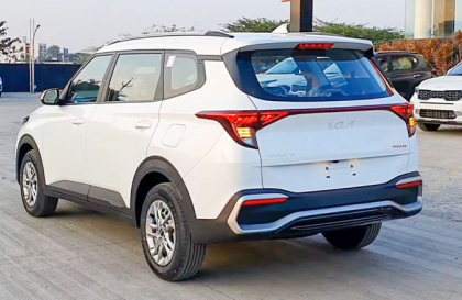 Xin các cao nhân chỉ giáo lỗi kẹt cửa hậu của Kia Carens