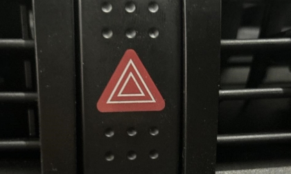 Vấn đề nút bấm khẩn cấp của Suzuki Celerio thế này là sao ạ?