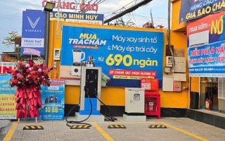 Đến lượt Thế Giới Di Động hợp tác xây dựng hệ thống sạc và trạm đổi pin cho xe máy điện VinFast 