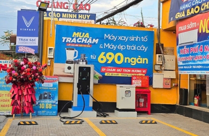 Đến lượt Thế Giới Di Động hợp tác xây dựng hệ thống sạc và trạm đổi pin cho xe máy điện VinFast 