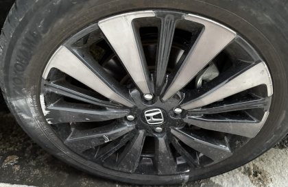 Mâm xe Honda City bị xước thế này có cách nào xử lý không?