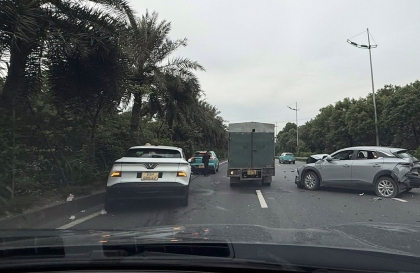 Hà Nội: Tai nạn liên hoàn với 3 xe VinFast trên đại lộ Võ Nguyễn Giáp