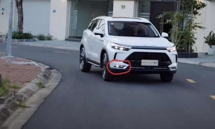 Các bác giải thích giúp em đèn gầm trên Beijing X7 bị sao với