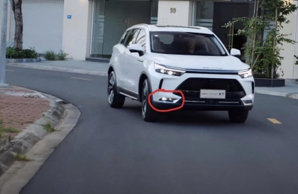 Các bác giải thích giúp em đèn gầm trên Beijing X7 bị sao với