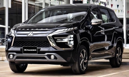 Sao xe Xpander mới mua mà đèn định vị đã có hơi nước?