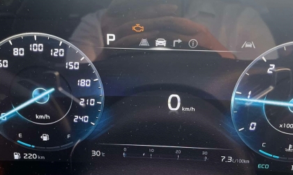 Kia Sportage báo lỗi cá vàng thì có sao không ạ?