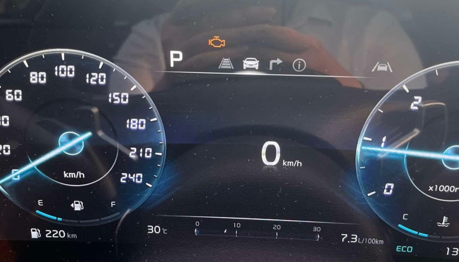 Kia Sportage báo lỗi cá vàng thì có sao không ạ?