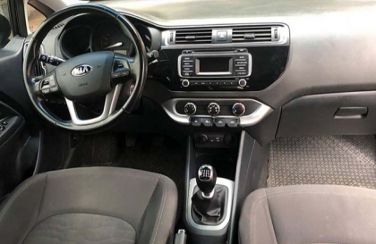 Đạp ga Kia Rio bị giật là vấn đề gì thế các bác?