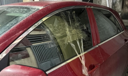 Xin cách mở cửa xe Kia Morning để quên chìa khóa bên trong