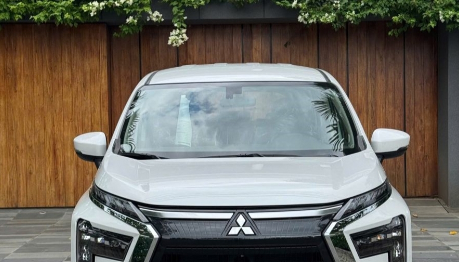 Làm sao xử lý vệt nước trên kính chắn gió xe Mitsubishi Xander?