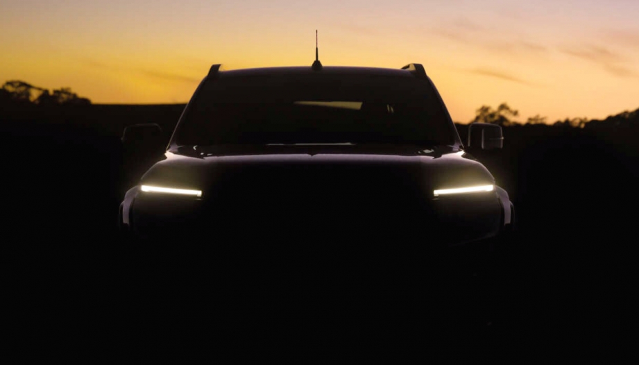 Sau Isuzu và Mazda, đã thêm một cặp đôi bán tải Nhật Bản ra đời