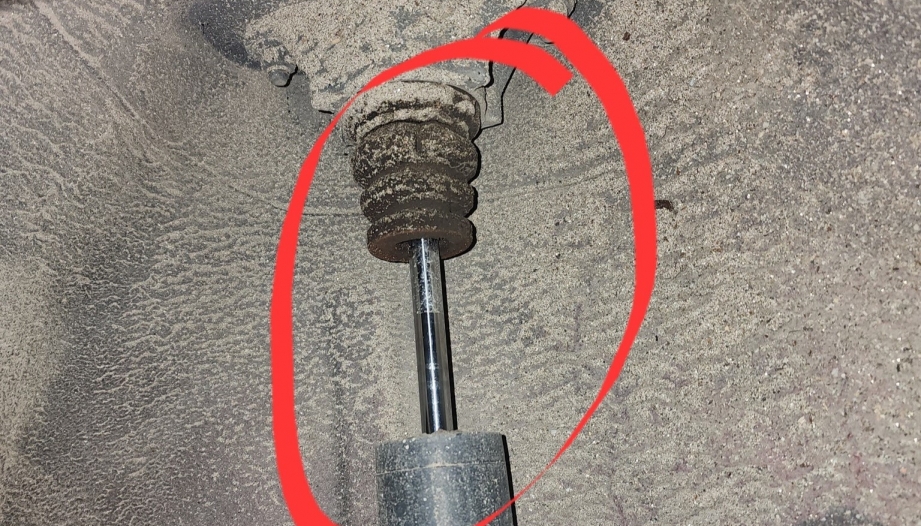 Giảm xóc sau của Mazda2 bi kêu lọc cọc thì nên thay chưa nhỉ?