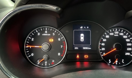 Xe Cerato để lâu không đi bị hiện đèn ABS thế này có sao không?