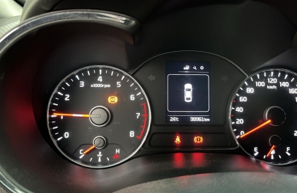 Xe Cerato để lâu không đi bị hiện đèn ABS thế này có sao không?