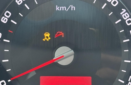 Có cách nào để tắt hỗ trợ xuống dốc trên Kia Sportage không?