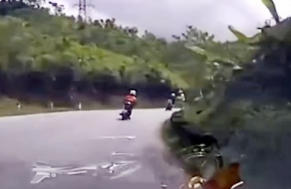 Clip TNGT: Phóng lấy được,