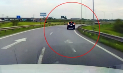 Clip: Lại thêm Mitsubishi Xpander đi lùi trên cao tốc