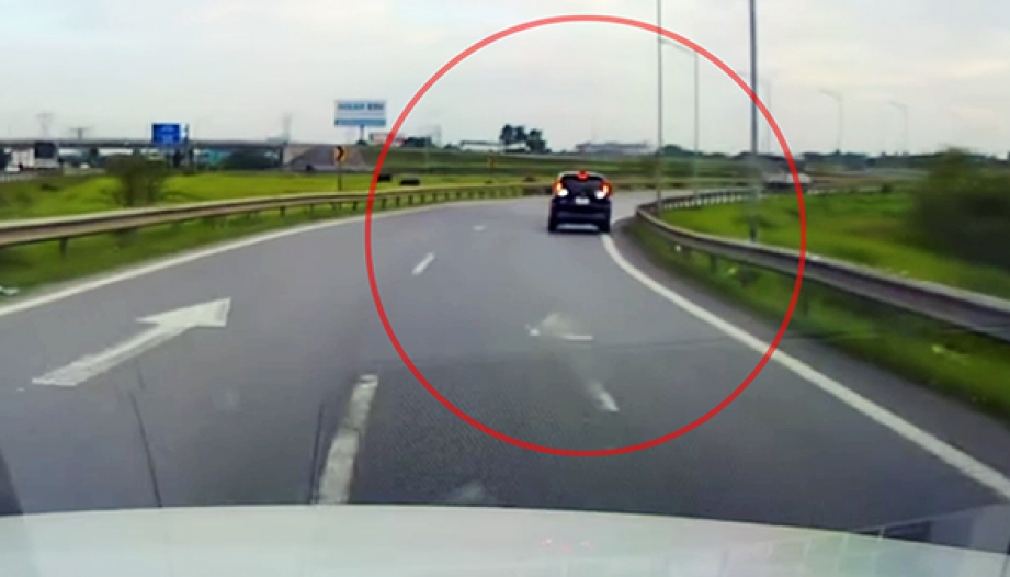 Clip: Lại thêm Mitsubishi Xpander đi lùi trên cao tốc