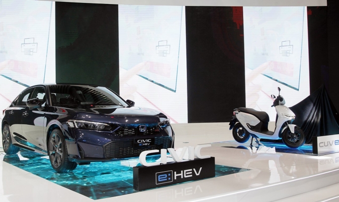 Thị trường ô tô và xe máy Việt Nam 9 tháng đầu năm 2025: Ô tô đang