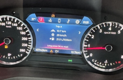 Xe Lux A để qua đêm nổ máy bị rung có lỗi gì không ạ?