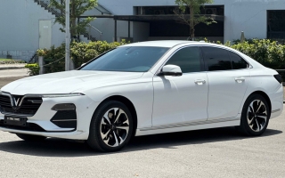 Xin các bác cho lời khuyên xe VinFast Lux A bị ngập nước của em với!