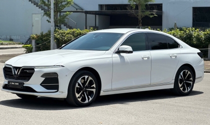 Xin các bác cho lời khuyên xe VinFast Lux A bị ngập nước của em với!