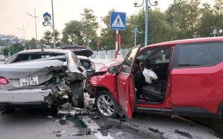 Ảnh TNGT: Bác tài VinFast VF 5 cú này mệt, cả năm tới chạy không công mất...