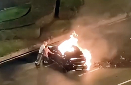 Xiaomi SU7 Ultra bốc cháy trong vụ tai nạn, nỗ lực cứu hộ bất thành vì không thể mở cửa